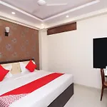 Super Oyo Flagship The Mist Near Gomti Riverfront Park